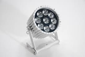 Astera AX10 - der weltweit stärkste akkubetriebene Outdoorstrahler